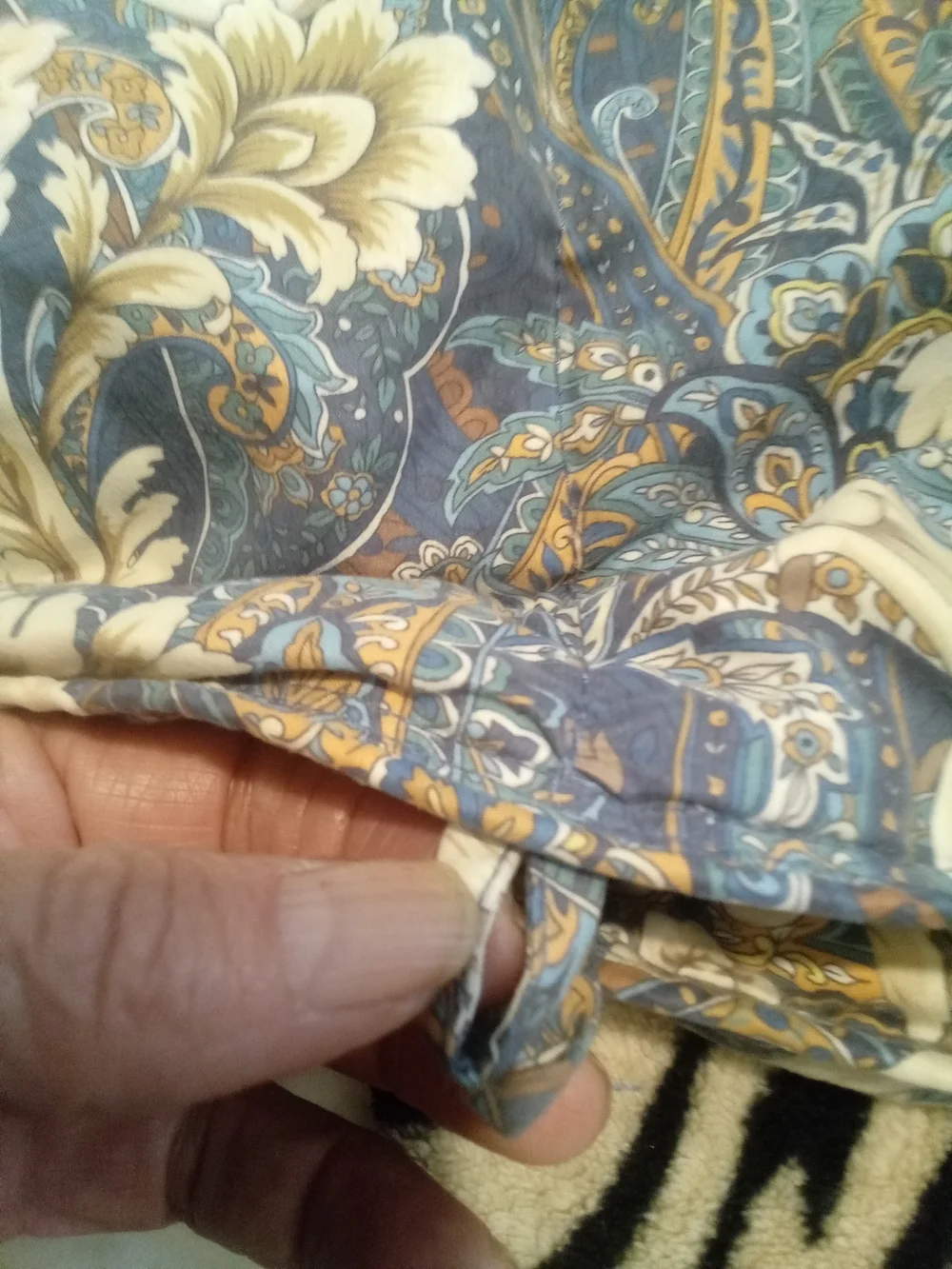oeko-tex Standard 100 Paisley Comforter in Blue/Cream Tones King Sz. L 90